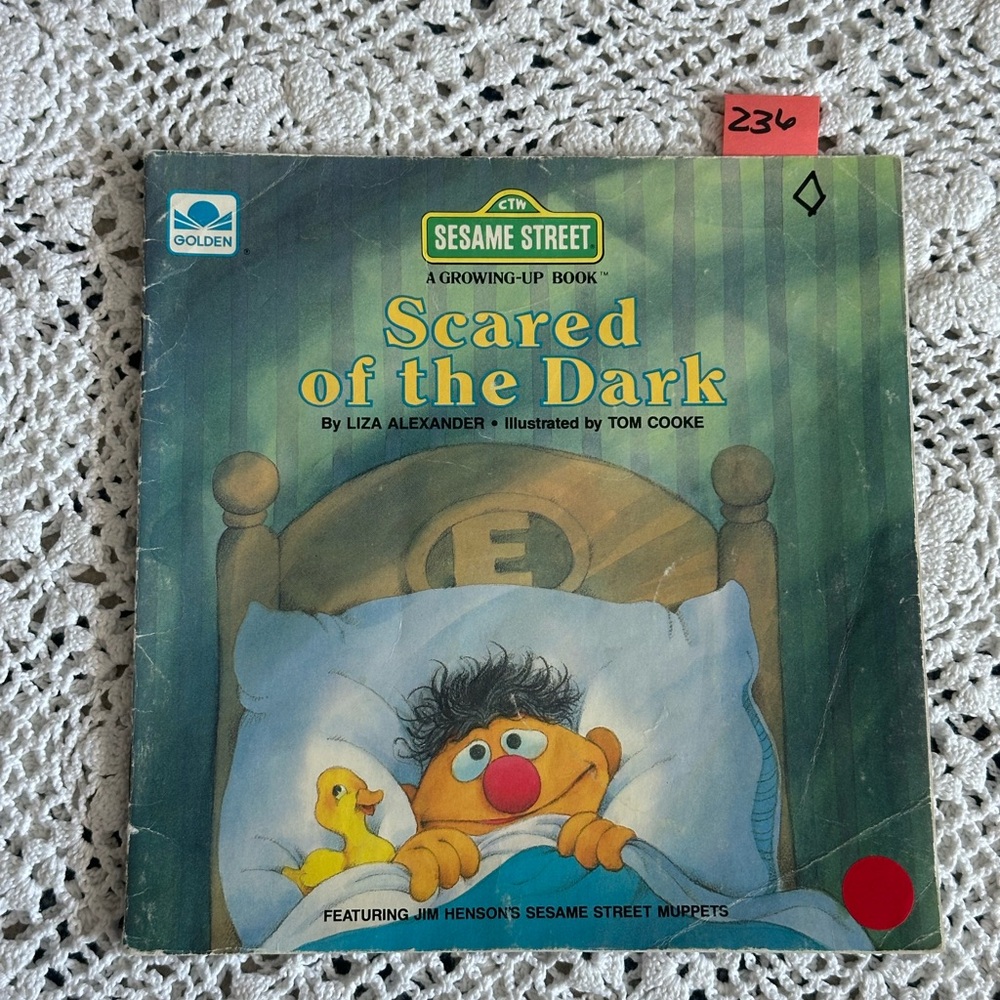 Sesame Street A Growing Up Book: Scared of the Dark